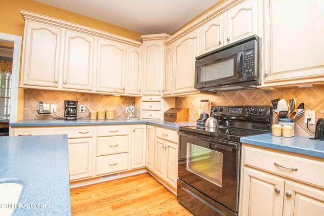 $659,000 | 308 Tahlequah Drive, Loudon, TN 37774