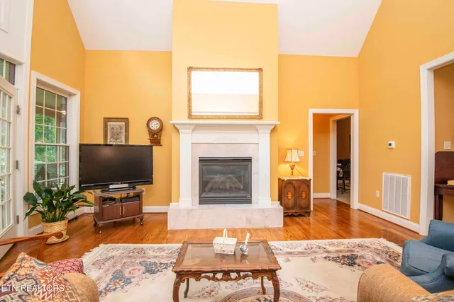 $659,000 | 308 Tahlequah Drive, Loudon, TN 37774