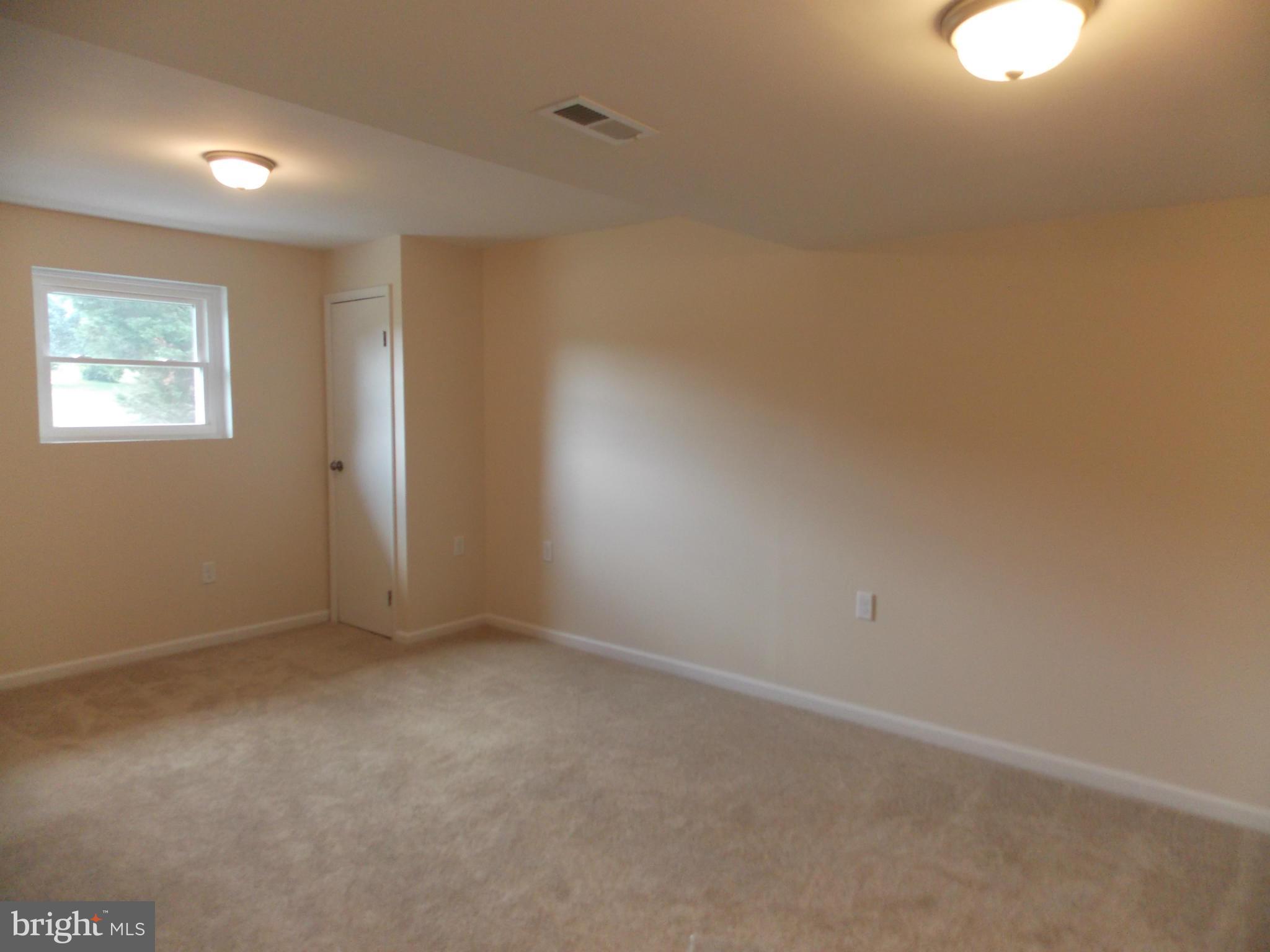 2720 Coon Club Road Westminster, MD 21157 - Photo 20 of 30 Living Room