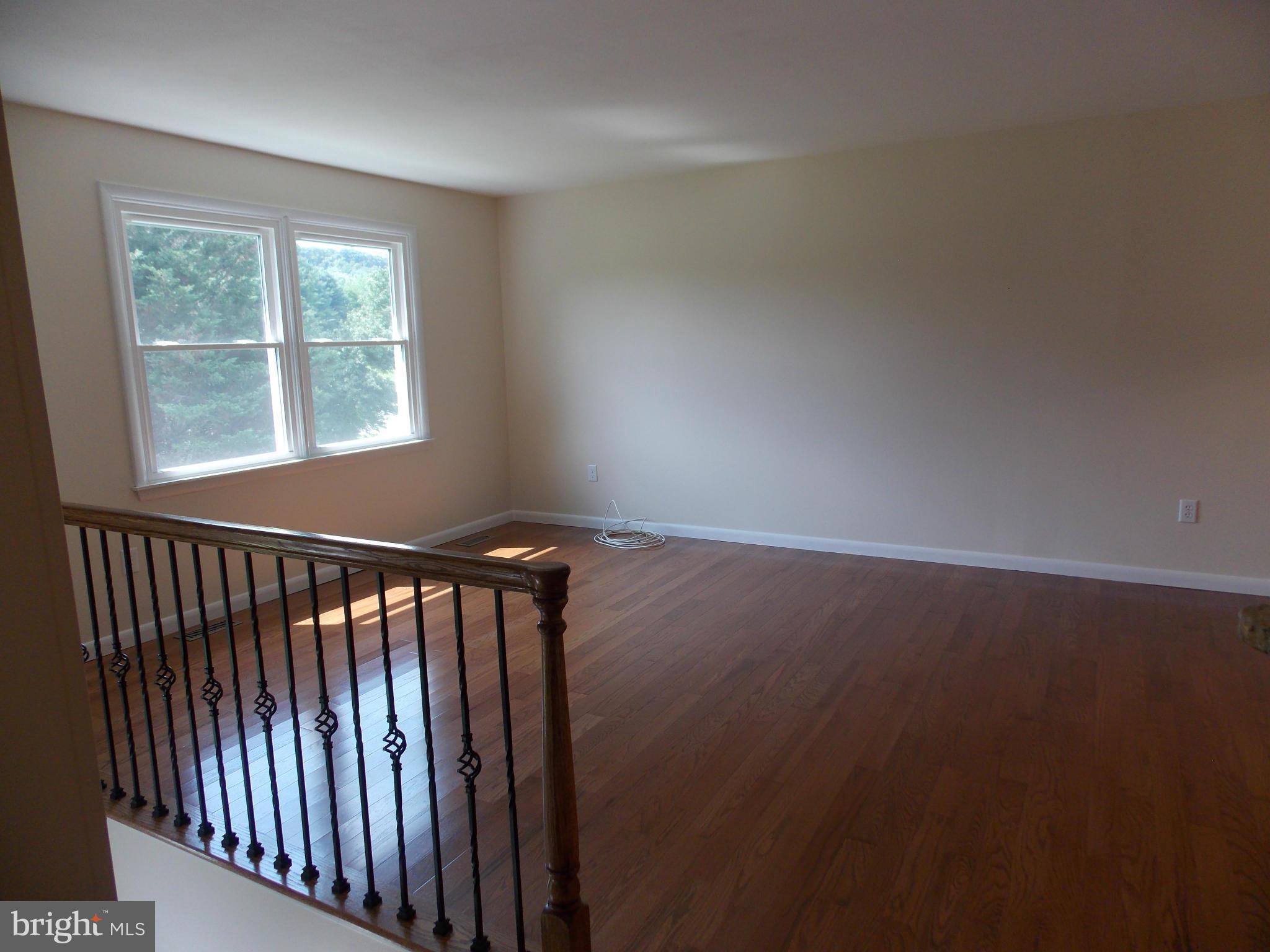 2720 Coon Club Road Westminster, MD 21157 - Photo 4 of 30 Living Room