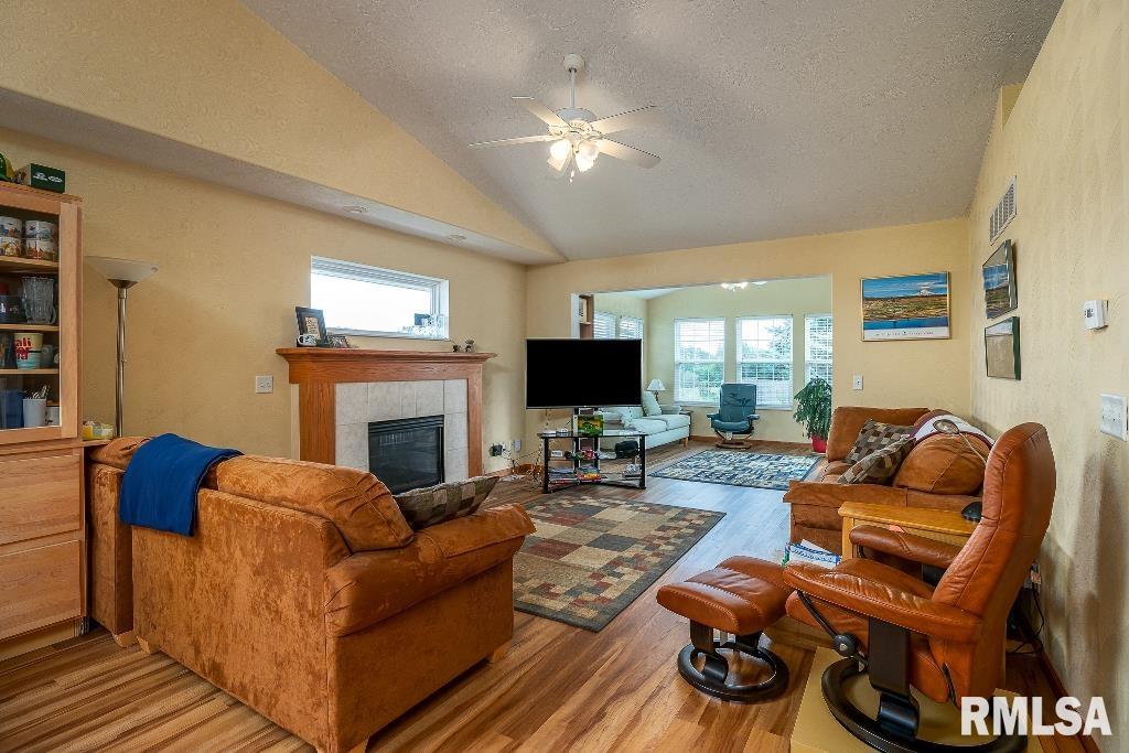 5649 Red Fox Road Bettendorf, IA 52722 - Photo 11 of 22 Gallery Image 11