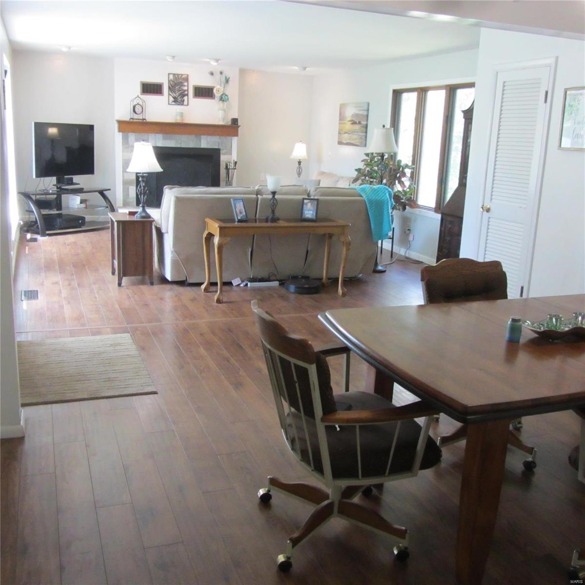 5683 Hempline Road St. Louis, MO 63129 - Photo 6 of 18