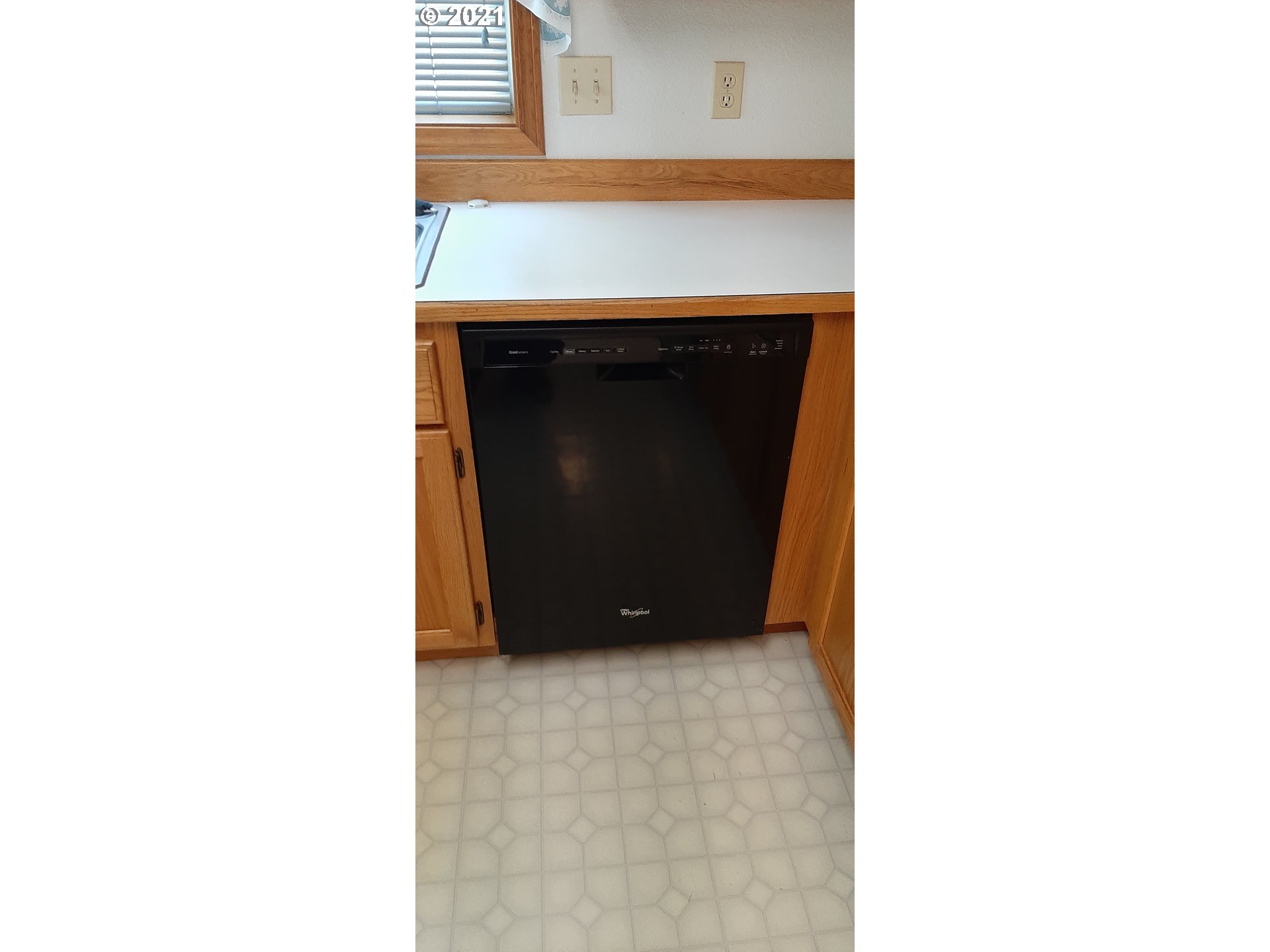 6596 A Street Springfield, OR 97478 - Photo 8 of 32