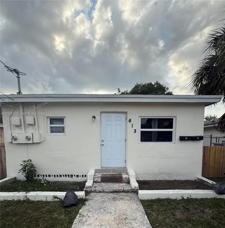 $1,750 | 613 Northwest 15th Avenue, Unit 1, Pompano Beach, FL 33069