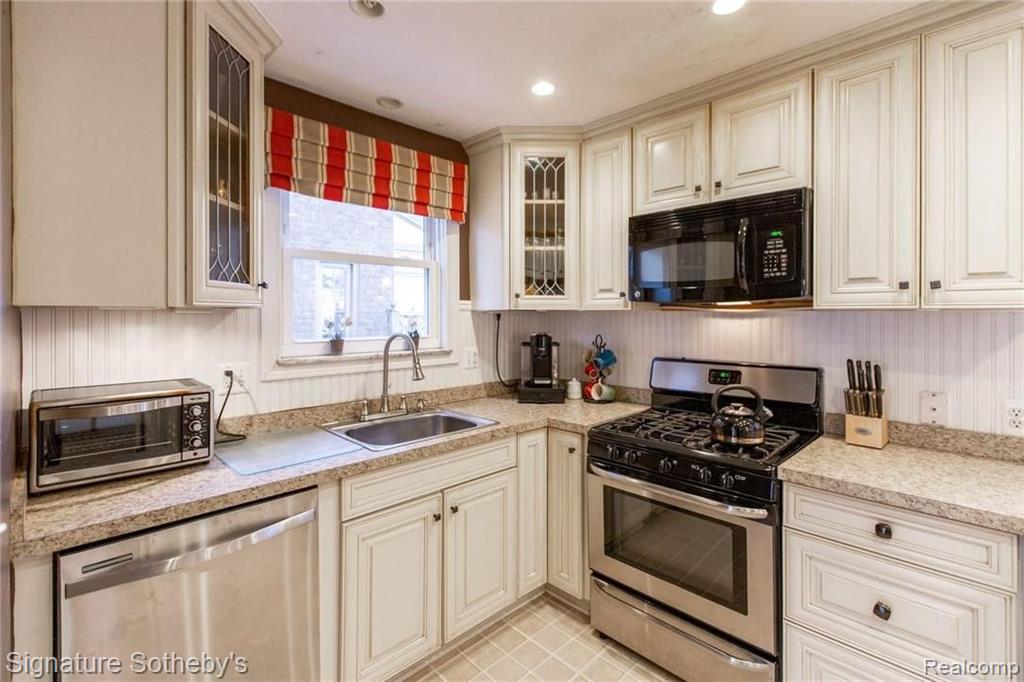 353 McMillan Road Grosse Pointe Farms, MI 48236 - Photo 14 of 27