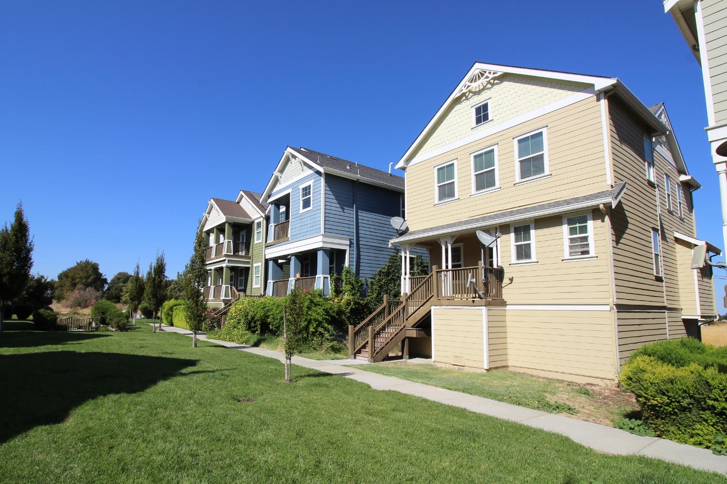 706 Annemarie Way Isleton, CA 95641 - Photo 2 of 21 a front view of a house with a garden