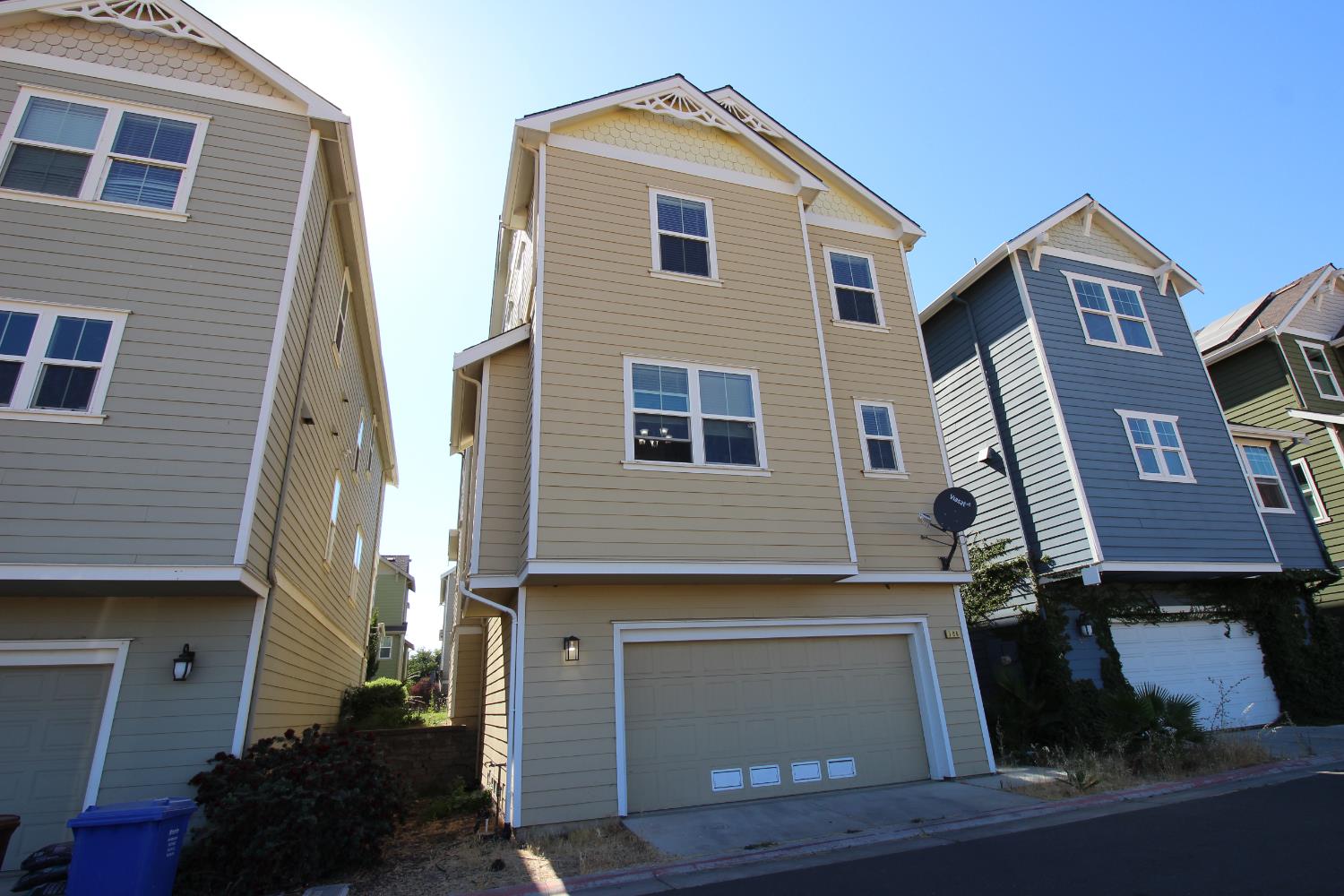 706 Annemarie Way Isleton, CA 95641 - Photo 3 of 21 a view of a house with a yard