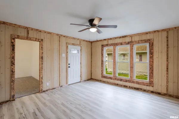 $69,900 | 506 West Poplar Street, West Frankfort, IL 62896