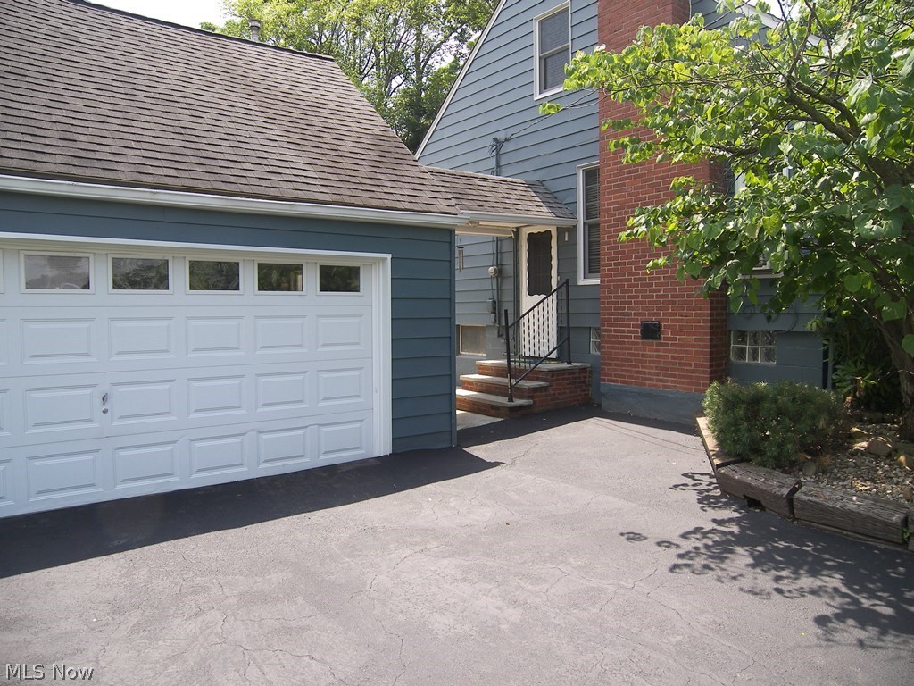 33530 Pettibone Road Solon, OH 44139 - Photo 4 of 35 Garage attached by covered walkway