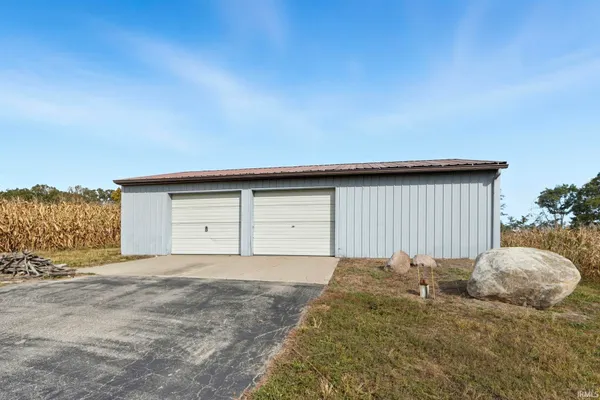 $324,900 | 1120 West Business 30, Columbia City, IN 46725