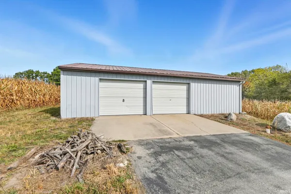 $324,900 | 1120 West Business 30, Columbia City, IN 46725