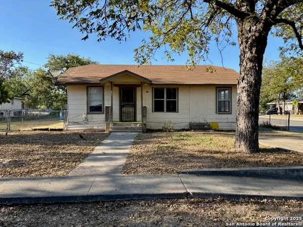 $129,000 | 732 East Mesquite Street, Uvalde, TX 78801