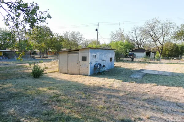 $129,000 | 732 East Mesquite Street, Uvalde, TX 78801