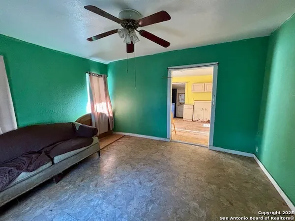 $129,000 | 732 East Mesquite Street, Uvalde, TX 78801