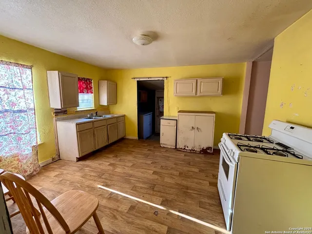 $149,000 | 732 East Mesquite Street, Uvalde, TX 78801