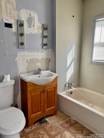 $149,000 | 732 East Mesquite Street, Uvalde, TX 78801