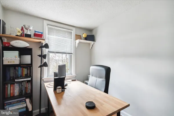 $2,900 | 327 East 9th Avenue, Conshohocken, PA 19428