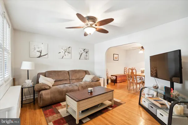 $2,900 | 327 East 9th Avenue, Conshohocken, PA 19428