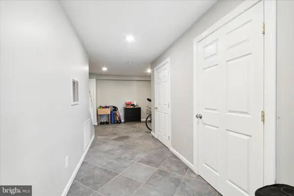 $2,900 | 327 East 9th Avenue, Conshohocken, PA 19428