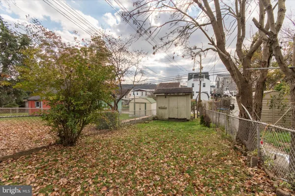 $2,900 | 327 East 9th Avenue, Conshohocken, PA 19428