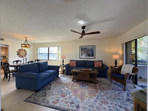 $2,500 | 700 Uno Lago Drive, Unit 305, Juno Beach, FL 33408
