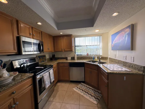 $2,500 | 700 Uno Lago Drive, Unit 305, Juno Beach, FL 33408