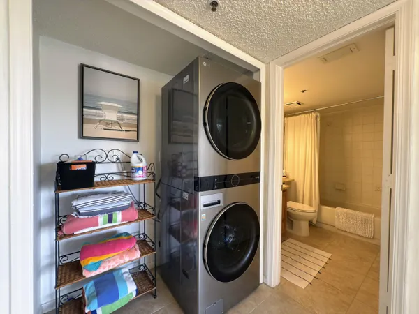 $2,500 | 700 Uno Lago Drive, Unit 305, Juno Beach, FL 33408