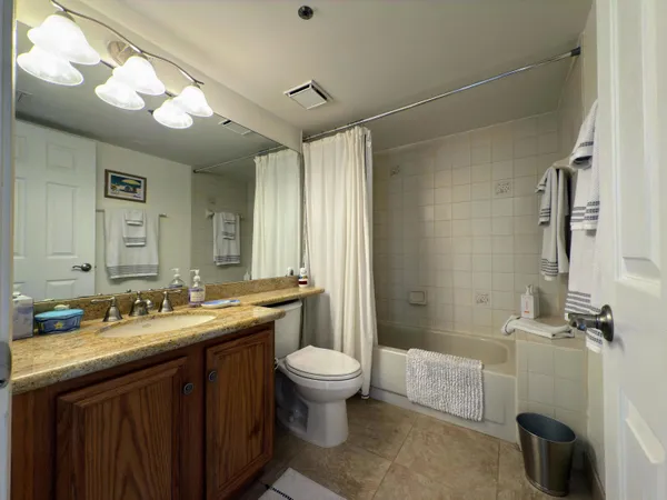 $2,500 | 700 Uno Lago Drive, Unit 305, Juno Beach, FL 33408