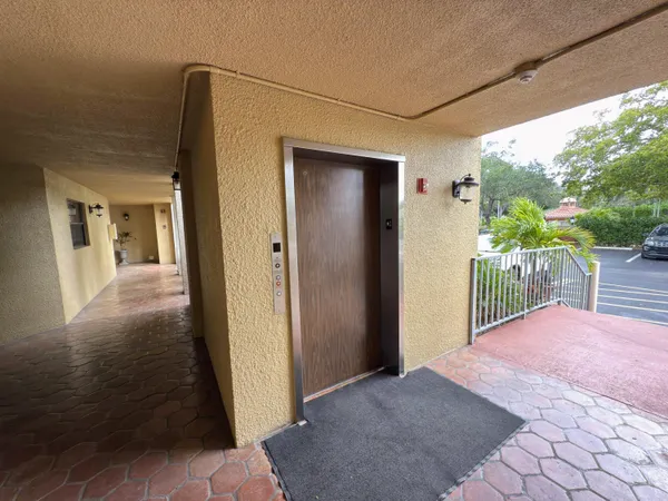 $2,500 | 700 Uno Lago Drive, Unit 305, Juno Beach, FL 33408