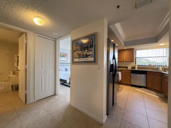 $2,500 | 700 Uno Lago Drive, Unit 305, Juno Beach, FL 33408