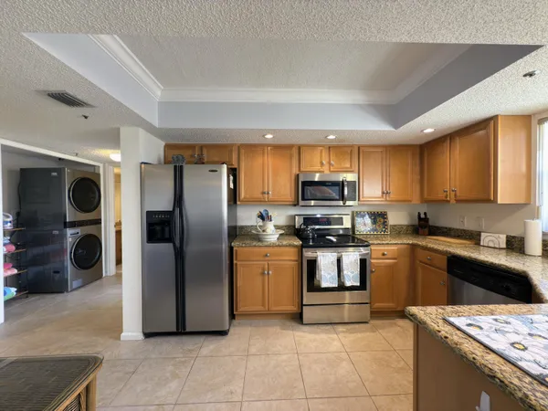 $2,500 | 700 Uno Lago Drive, Unit 305, Juno Beach, FL 33408