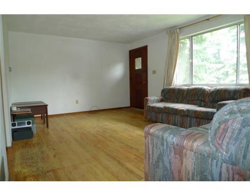 129 Rangley Drive Pittsburgh, PA 15209 - Photo 6 of 11 Living Room.