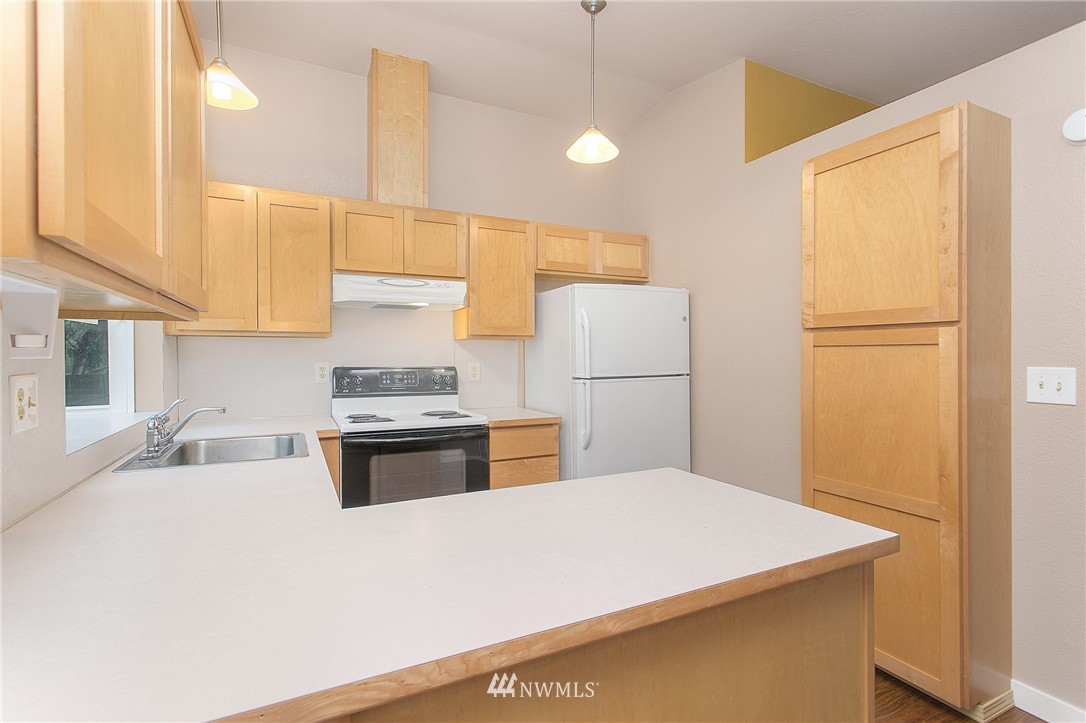 528 166th Place Southeast Bothell, WA 98012 - Photo 9 of 21