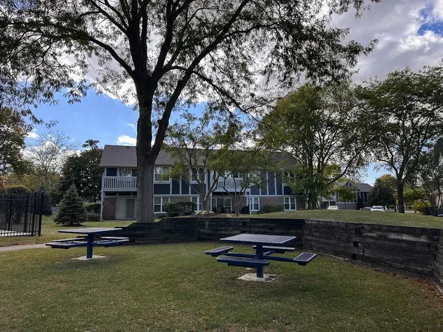 $2,475 | 263 Southwick Court, Unit 934, Vernon Hills, IL 60061