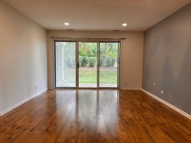 $2,475 | 263 Southwick Court, Unit 934, Vernon Hills, IL 60061