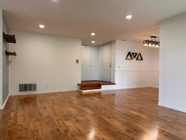 $2,475 | 263 Southwick Court, Unit 934, Vernon Hills, IL 60061