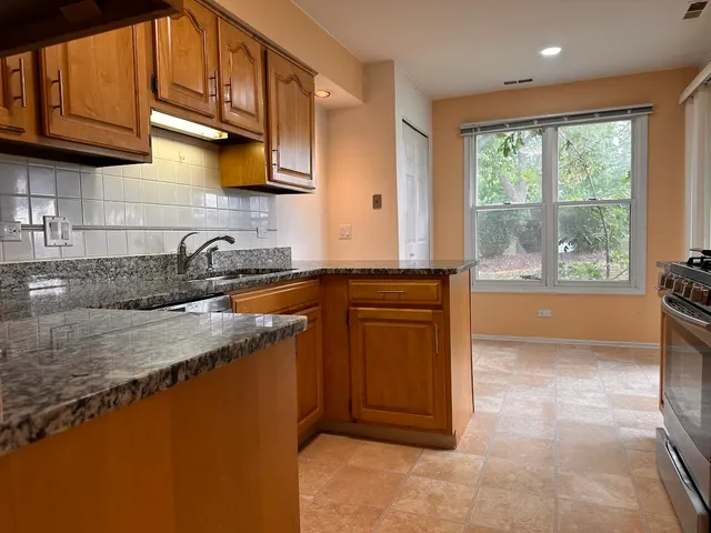 $2,475 | 263 Southwick Court, Unit 934, Vernon Hills, IL 60061