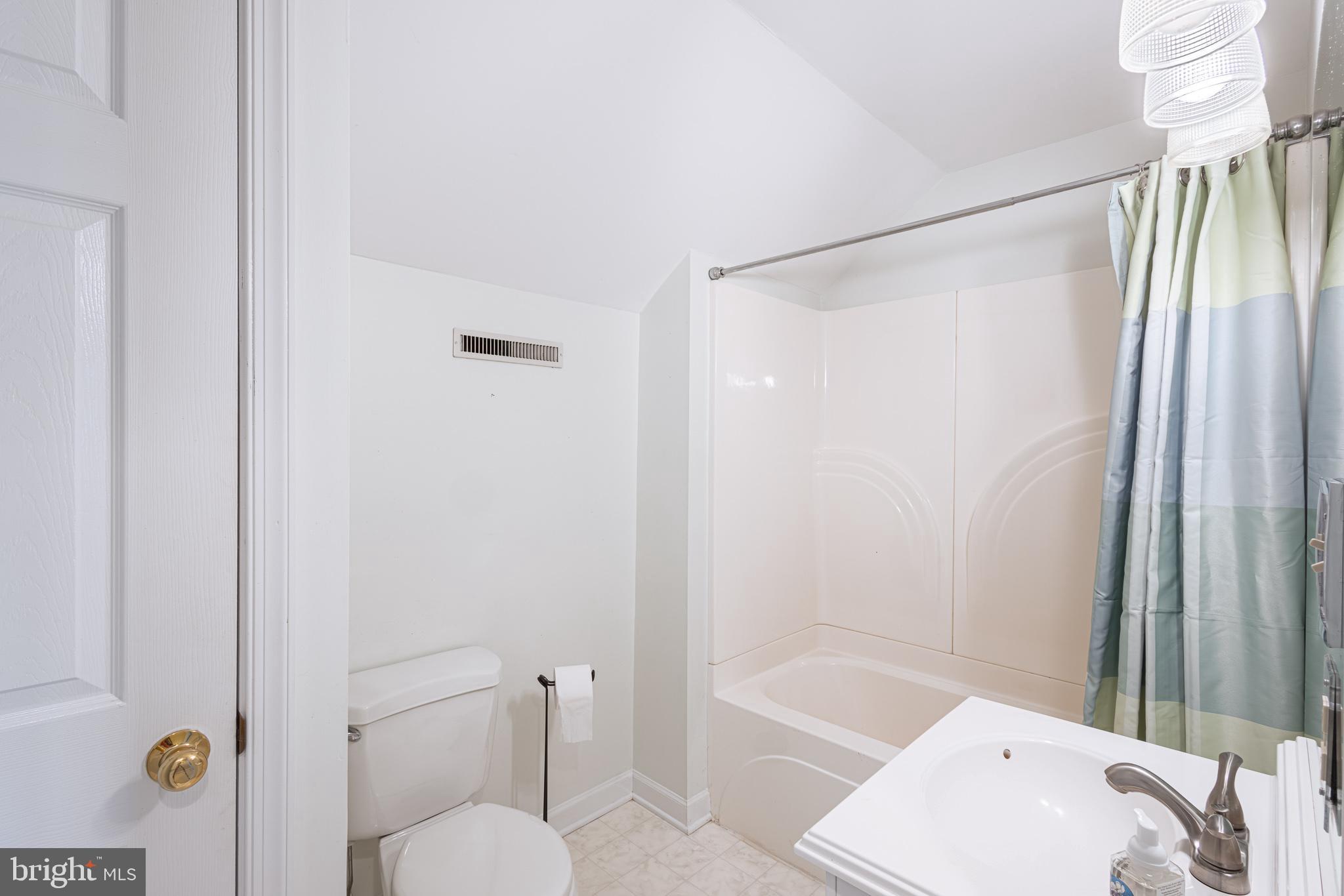 312 Spring Drive Easton, MD 21601 - Photo 26 of 32 2nd floor full bath