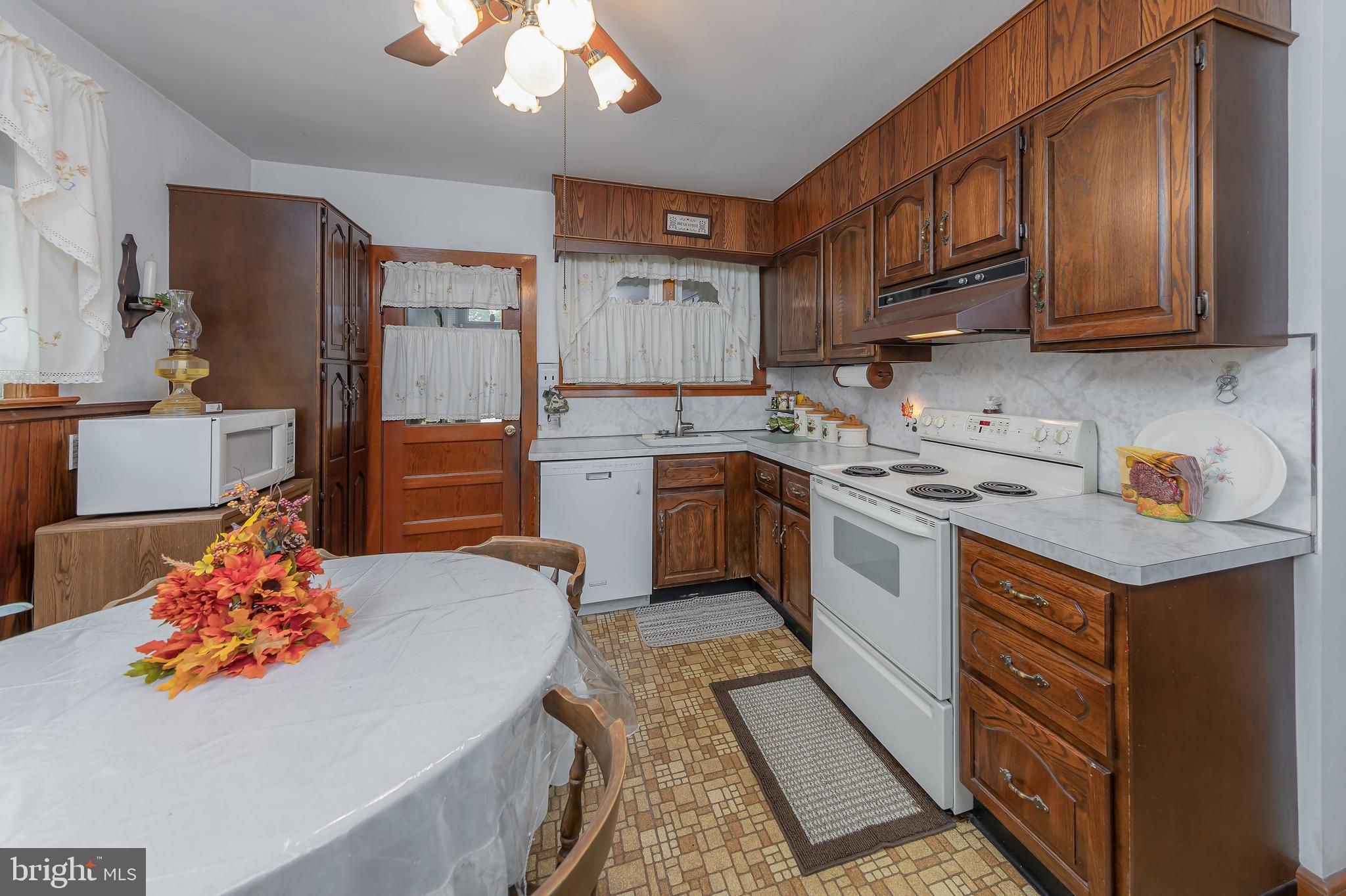 450 Democrat Road Gibbstown, NJ 08027 - Photo 6 of 17