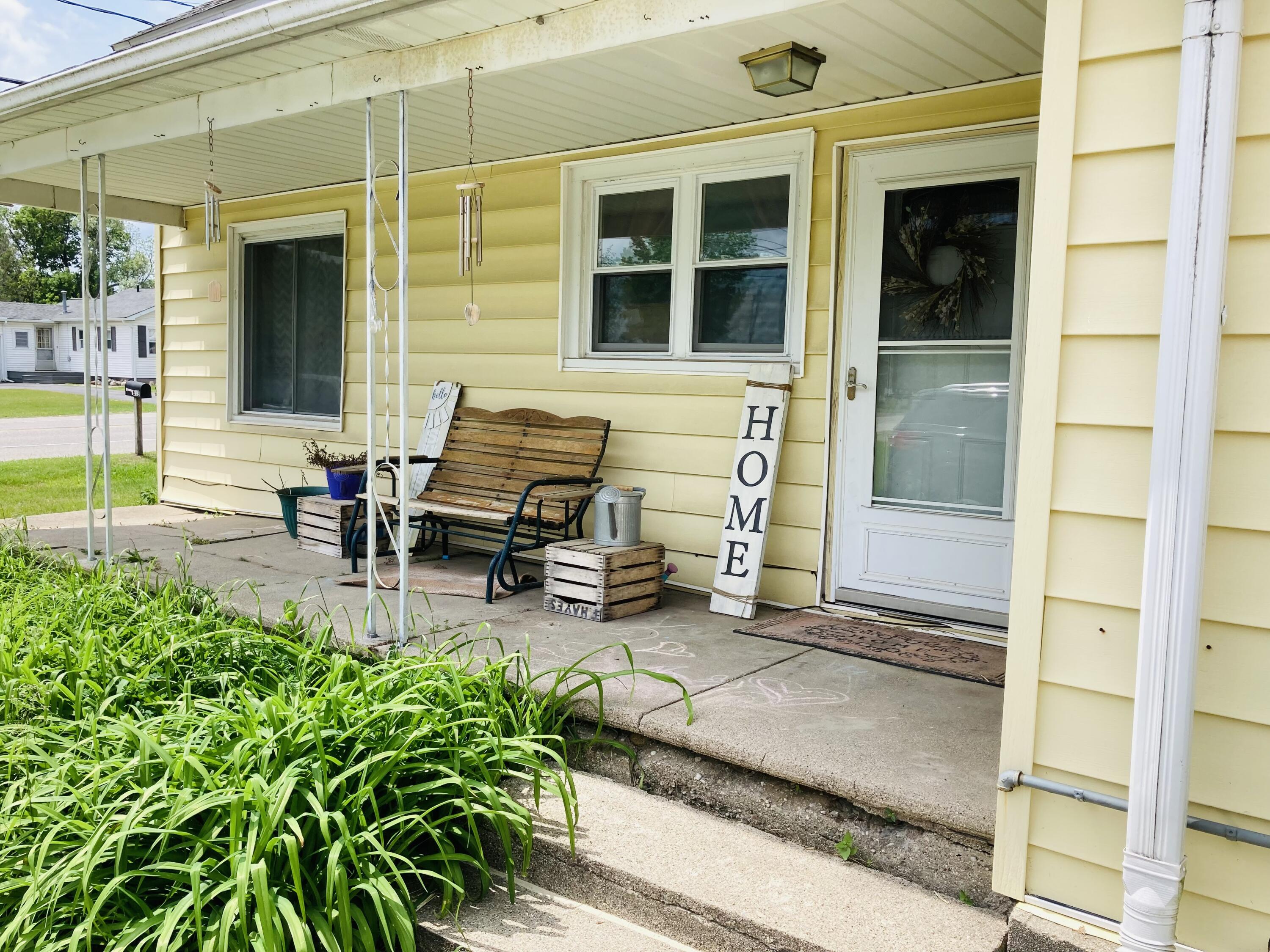 512 East Church Avenue Reed City, MI 49677 - Photo 4 of 32 Front Patio