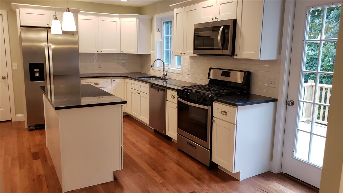 88 Phillip Avenue Cumberland, RI 02864 - Photo 5 of 8