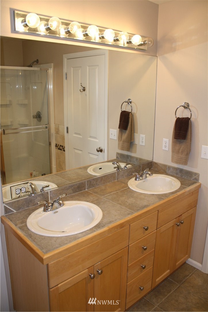 16858 164th Way Southeast Renton, WA 98058 - Photo 14 of 24 Gallery Image 14
