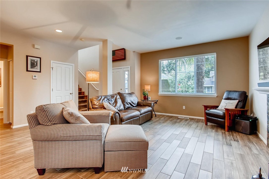16858 164th Way Southeast Renton, WA 98058 - Photo 3 of 24 Gallery Image 3