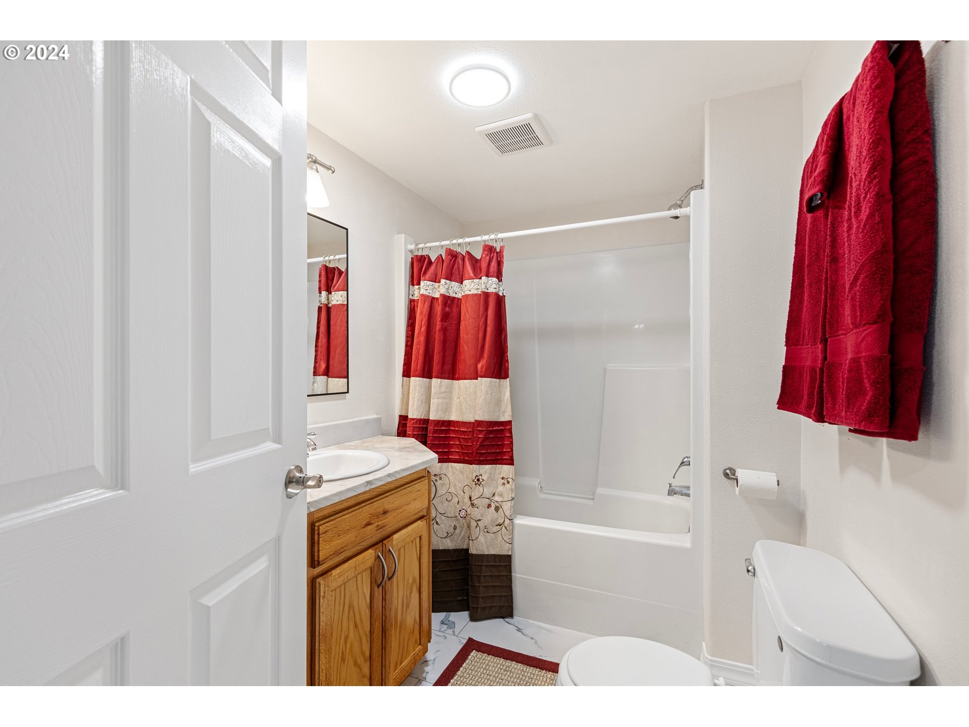 1356 D Street Springfield, OR 97477 - Photo 25 of 45 a bathroom with a bathtub and a shower