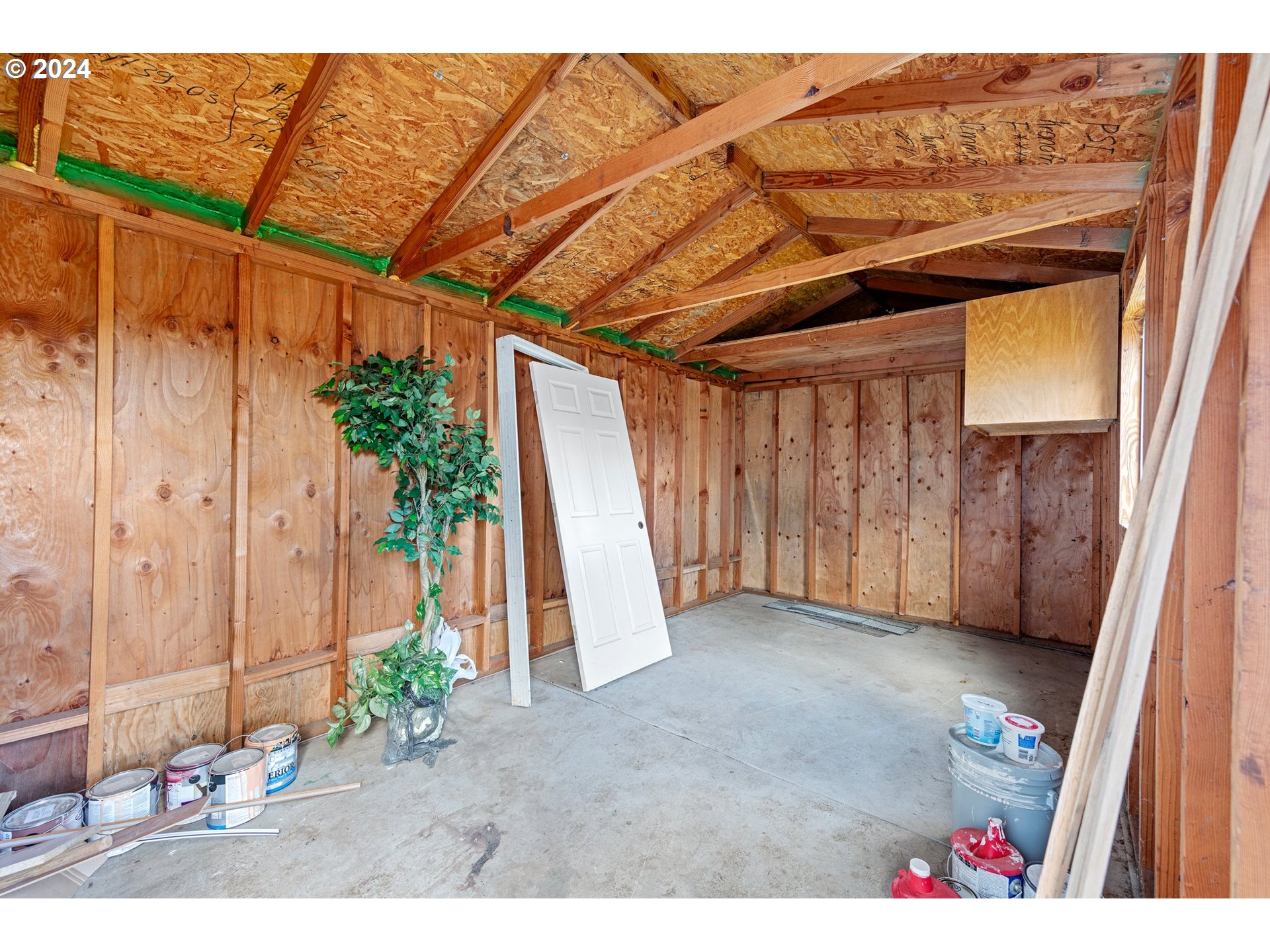 1356 D Street Springfield, OR 97477 - Photo 40 of 45 a view of an outdoor space