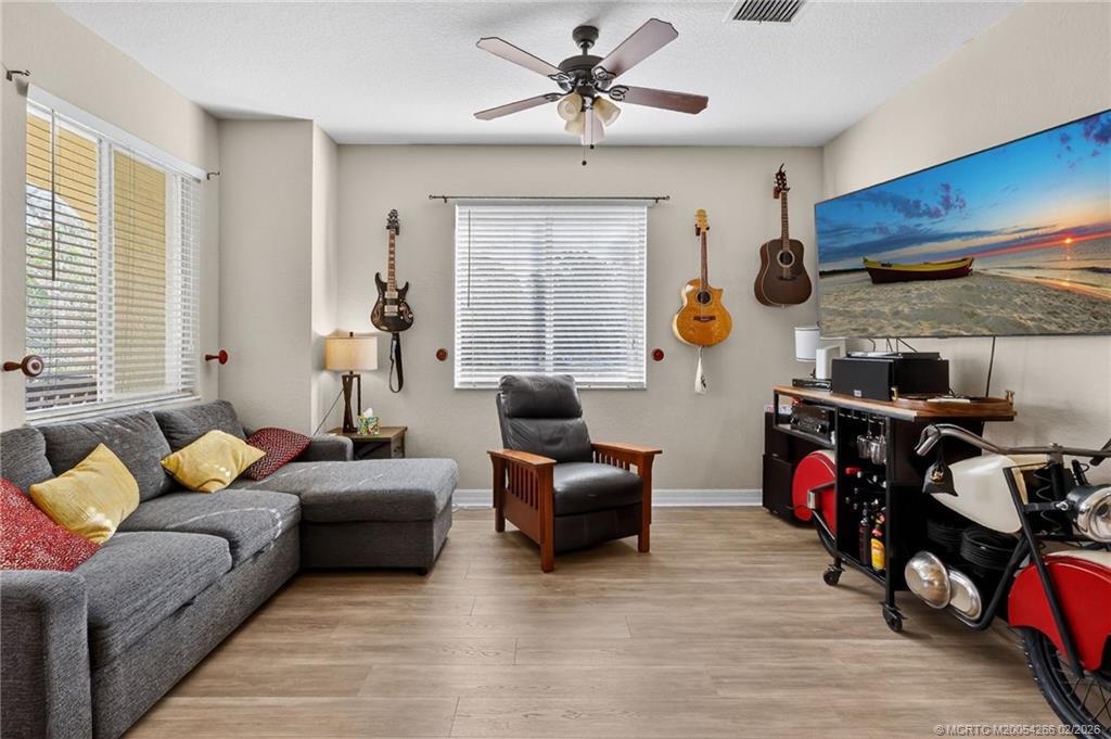 61 Southeast Palermo, Unit 204 Stuart, FL 34994 - Photo 10 of 32 Vaulted ceilings throughout.