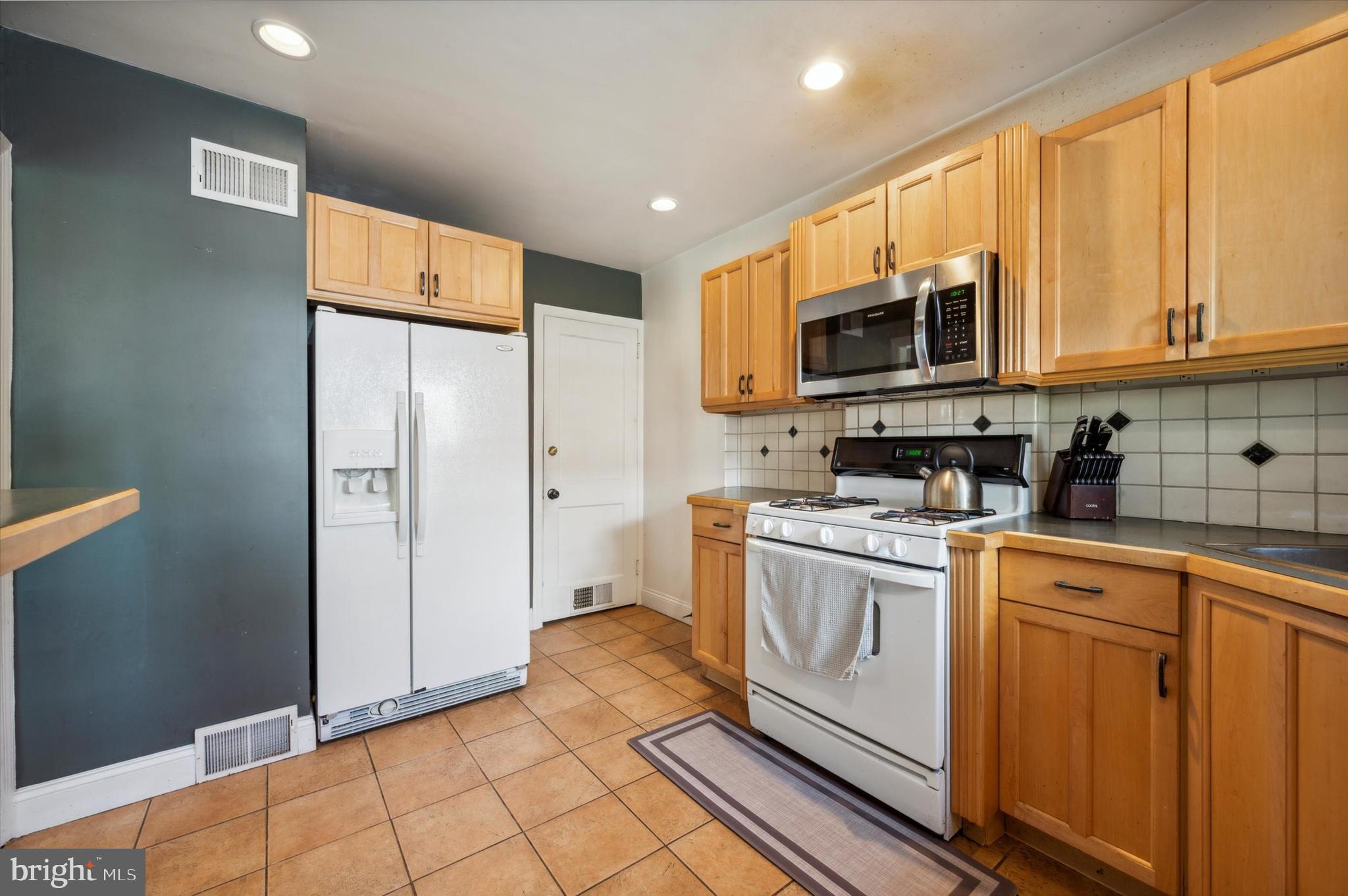 537 North Manoa Road Havertown, PA 19083 - Photo 12 of 25