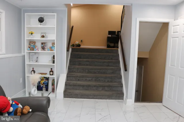 a view of entryway and workspace