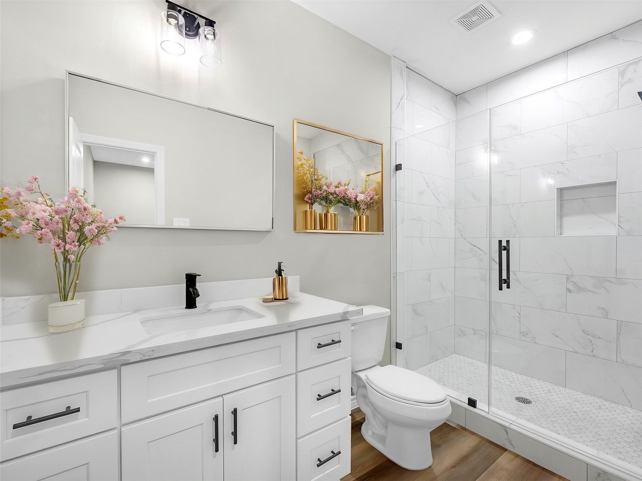 1319 West Bell Street Houston, TX 77019 - Photo 39 of 50 *Note* This photo is virtually staged*