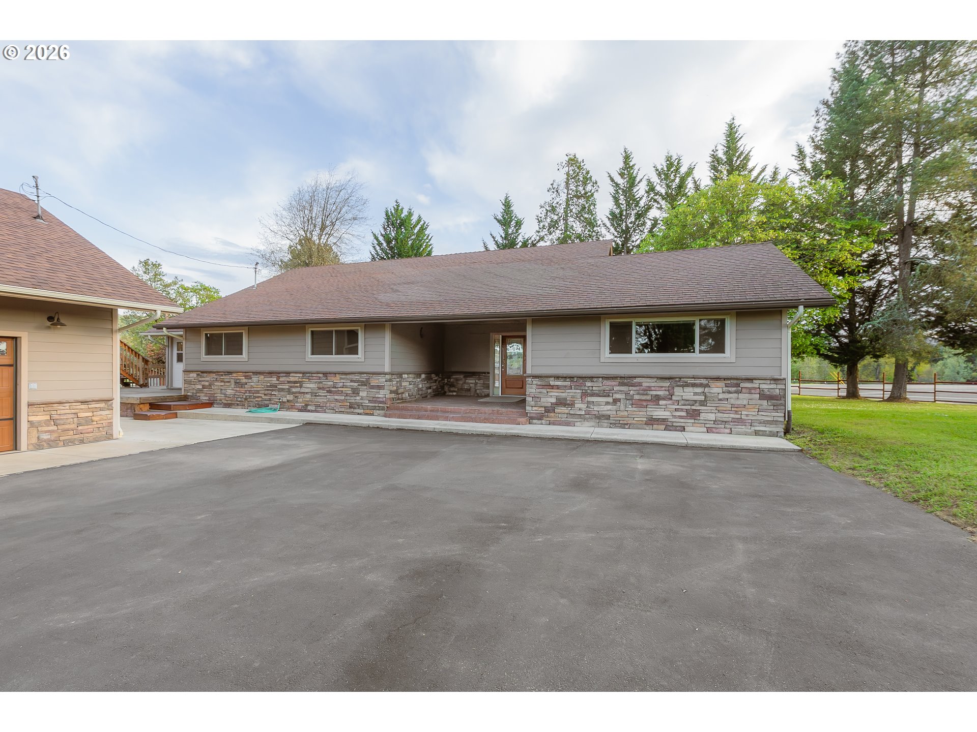 8160 Lookingglass Road Roseburg, OR 97471 - Photo 4 of 48